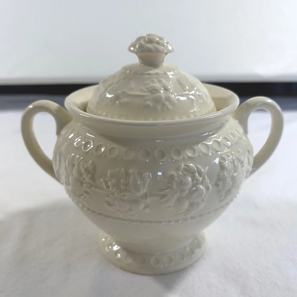 1960's Wedgwood Etruria Barlaston Wellesley Creamer, Sugar Bowl & Gravy Boat Set